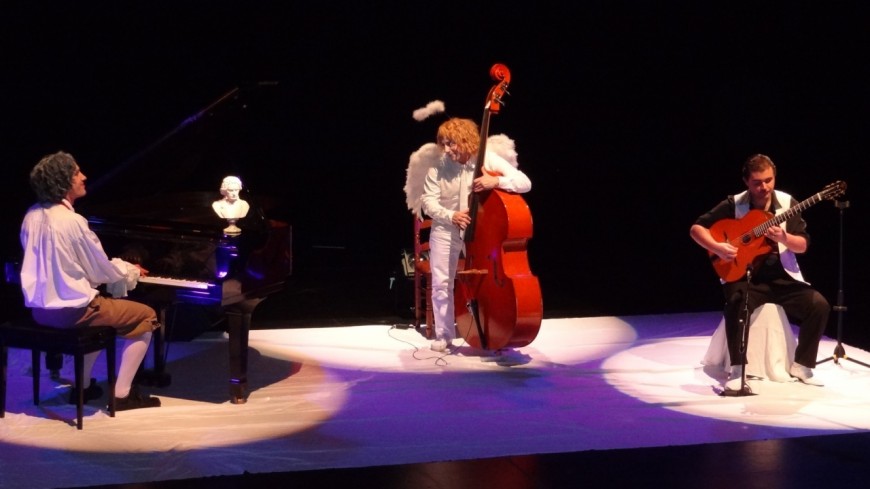 Volvic : Beethoven, ce manouche ! de la Compagnie Swing'Hommes Volvic : Beethoven, ce manouche ! de la Compagnie Swing'Hommes