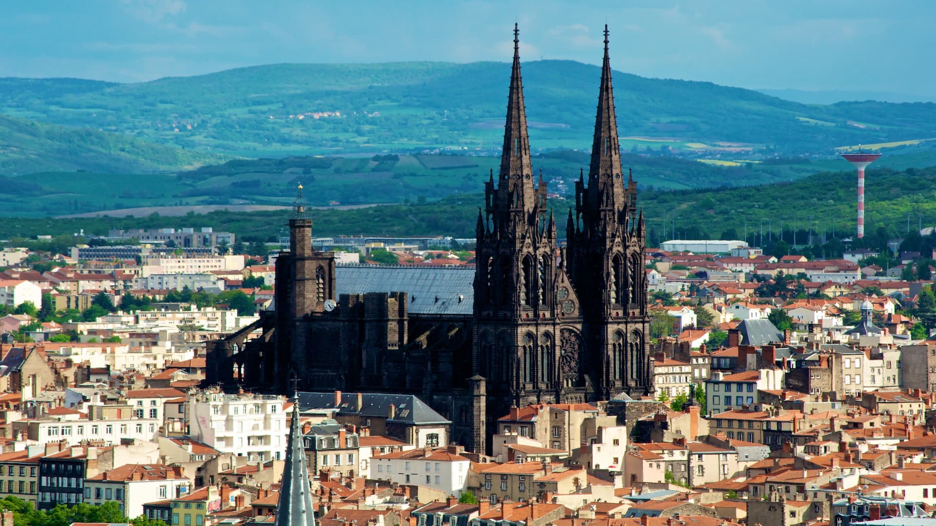 Les 5 choses que vous ne savez peut-être pas sur Clermont-Ferrand - C'est un Maar