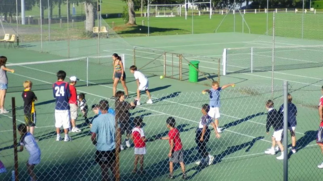 Mauriac  : stage de tennis