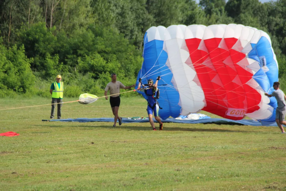 Vichy : Championnats de France de parachutisme
