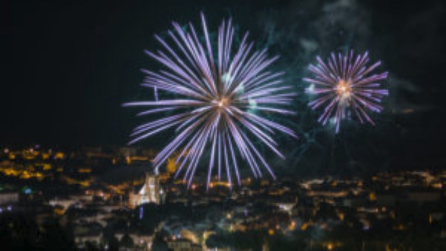 Ambert : Spectacle pyrotechnique et bal à Ambert Ambert : Spectacle pyrotechnique et bal à Ambert