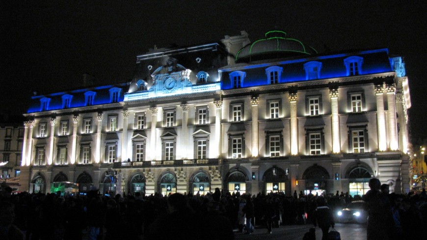 Clermont-Ferrand : Illuminations de Noël sur l’Opéra-Théâtre Clermont-Ferrand : Illuminations de Noël sur l’Opéra-Théâtre
