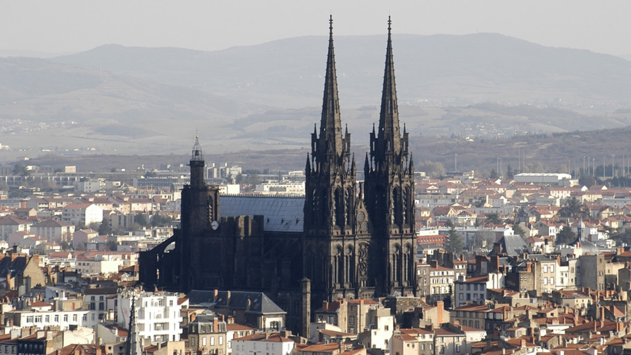 Clermont-Ferrand : La cathédrale Notre-Dame de l’Assomption endommagée ...