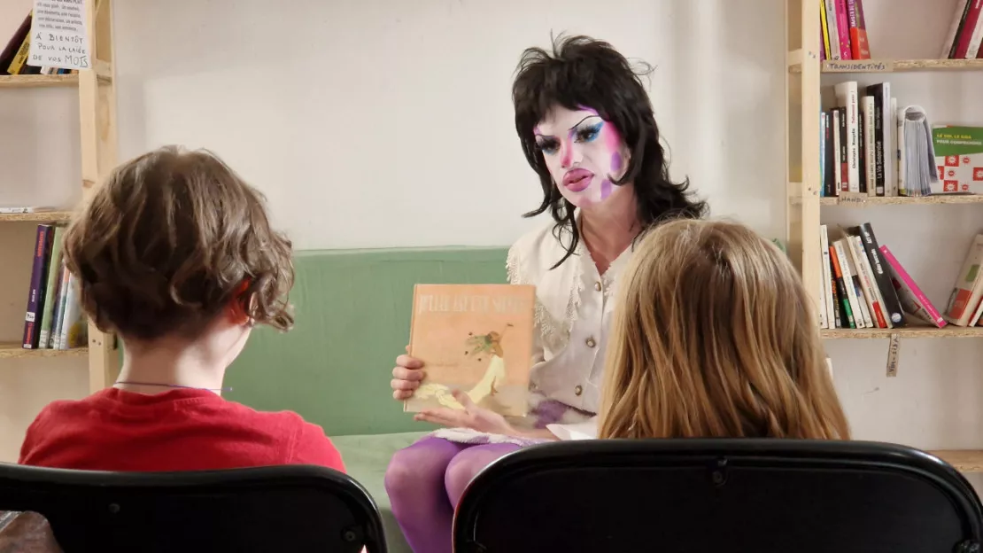 A Clermont-Ferrand, une drag queen fait la lecture aux enfants avec des contes inclusifs
