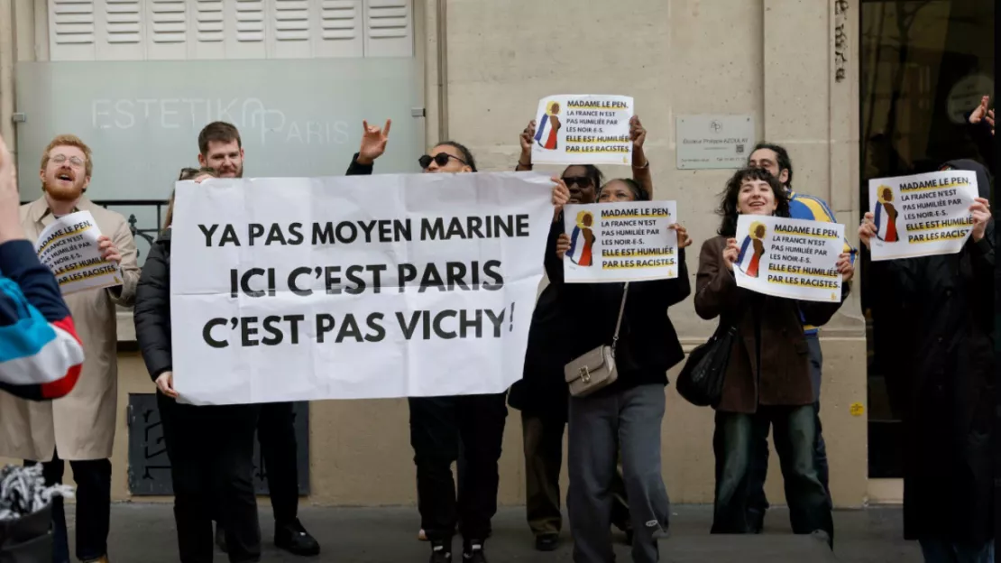 Frédéric Aguilera, maire de Vichy, réagit à une banderole de SOS Racisme faisant allusion au régime de Pétain