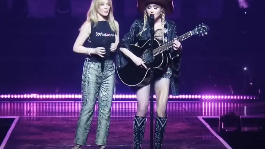 Madonna et Kylie Minogue reprennent "I Will Survive" en live