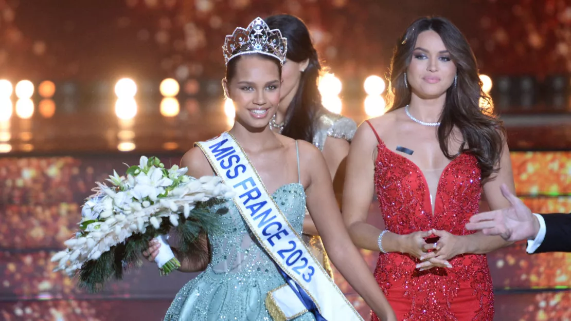 Miss France 2023 : Miss Guadeloupe remporte la couronne, Miss Auvergne parmi les 5 finalistes