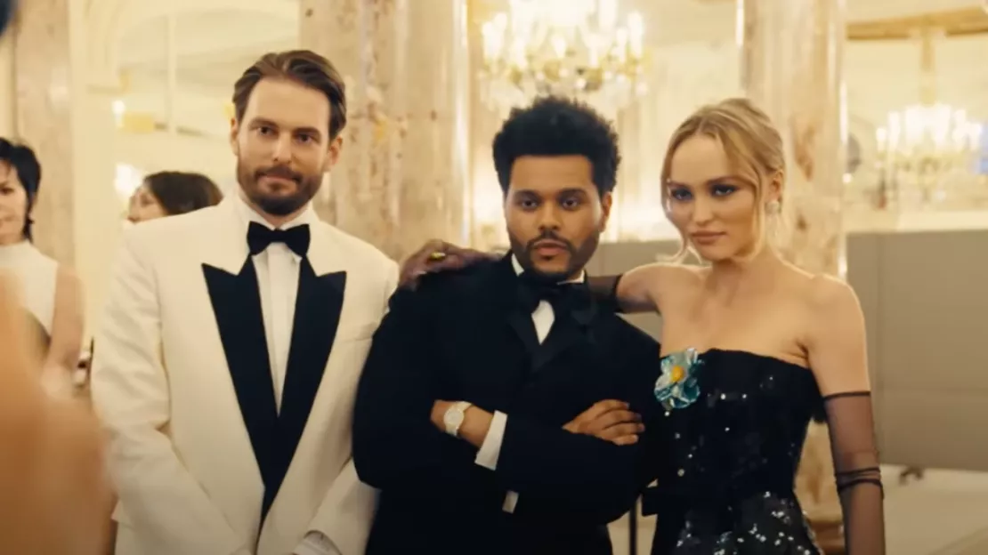 The Weeknd, fusionnel et tactile avec Lily-Rose Depp dans "Popular"