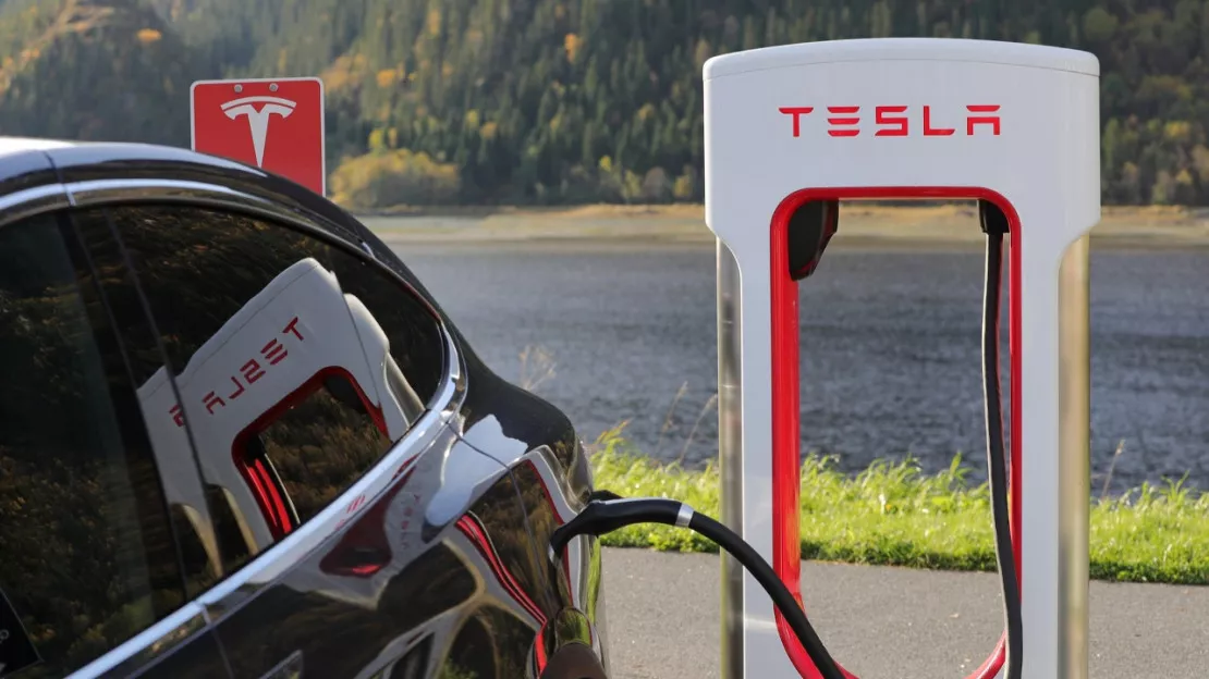 Une concession Tesla bientôt installée en Auvergne ?