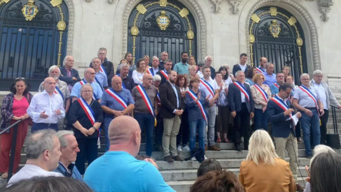 Violences en France : les maires auvergnats appellent à "rétablir l'ordre républicain"