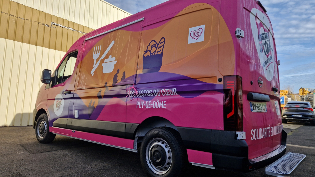 À Clermont-Ferrand, les Restos du Coeur dévoile un food truck pour aider les plus démunis