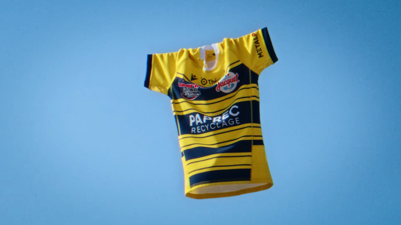 ASM Clermont : un maillot r&eacute;tro inspir&eacute; des ann&eacute;es 90 pour la saison 2026-2027