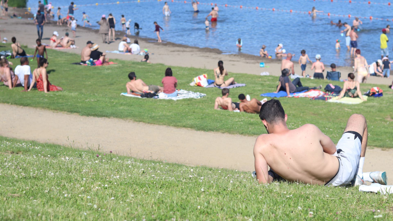 Au lac d'Aydat, le week-end de l'Ascension commence sous le soleil Au lac d'Aydat, le week-end de l'Ascension commence sous le soleil