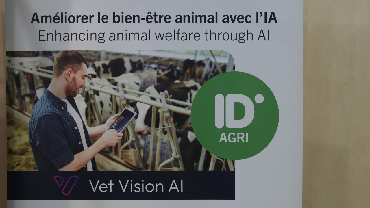 Au Sommet de l'Élevage, l'IA s'invite dans le quotidien des agriculteurs pour la gestion de leur ferme
