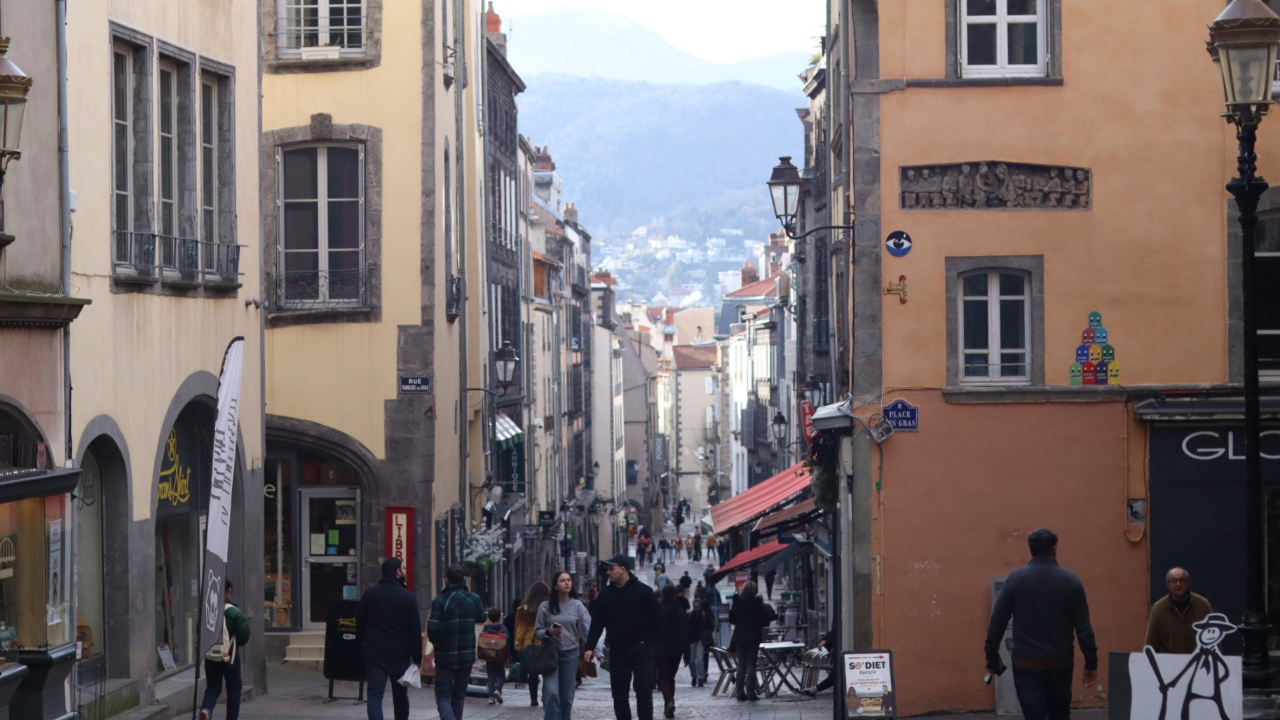 Boire, manger et sortir pour pas cher... Nos conseils aux étudiants arrivant à Clermont-Ferrand Boire, manger et sortir pour pas cher... Nos conseils aux étudiants arrivant à Clermont-Ferrand