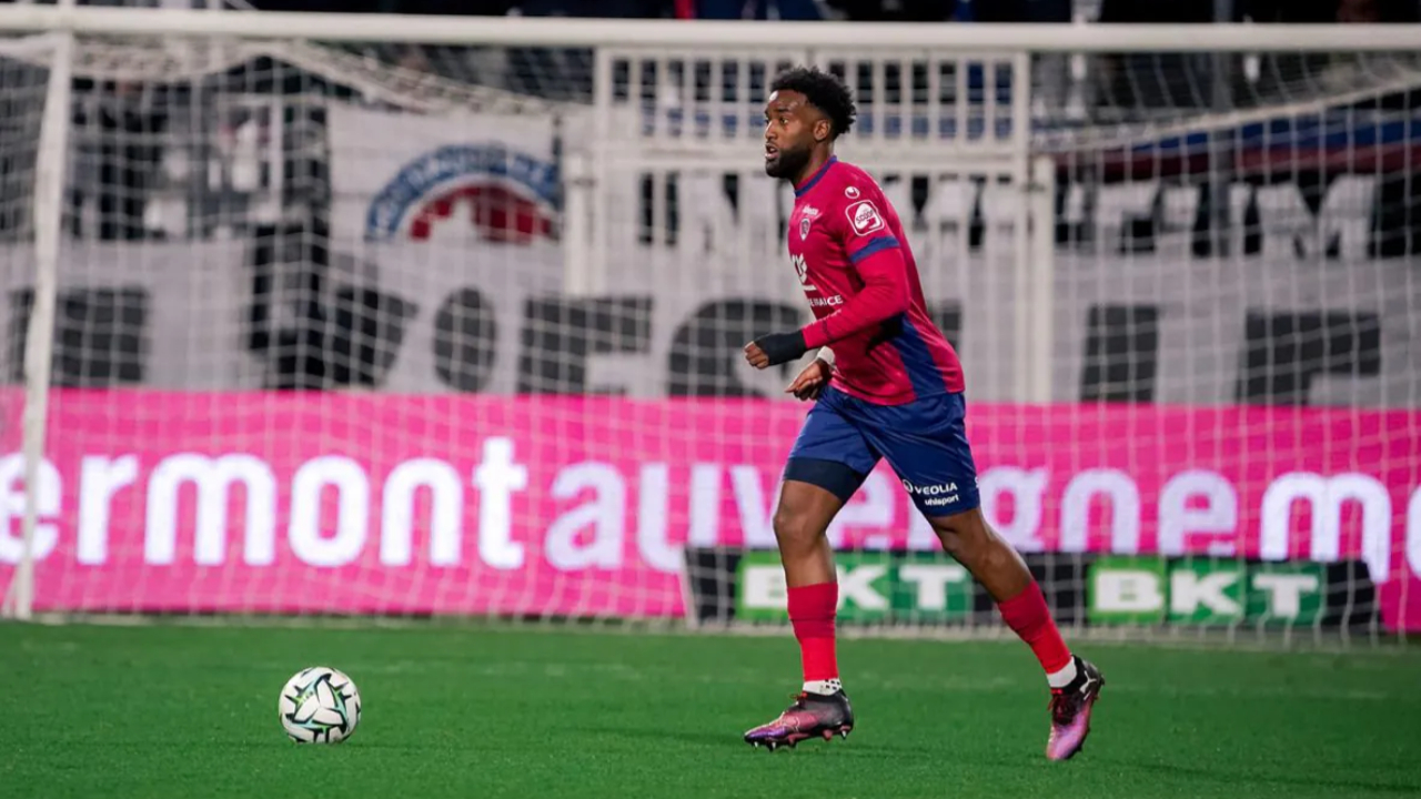 "C'est un peu tendu" : comment se sentent les joueurs du Clermont Foot avant la réception de Grenoble ?