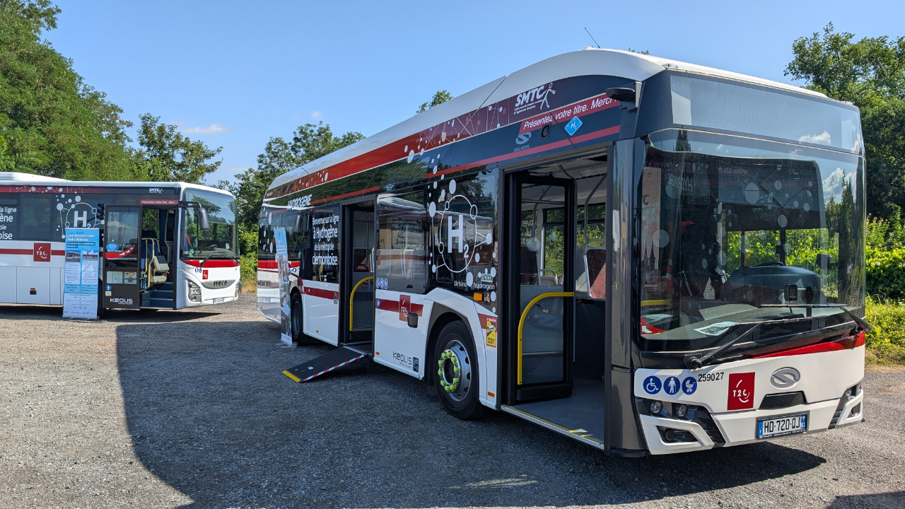 "C'est une révolution" : la T2C dévoile les bus à hydrogène de Lempdes et Pont-du-Château