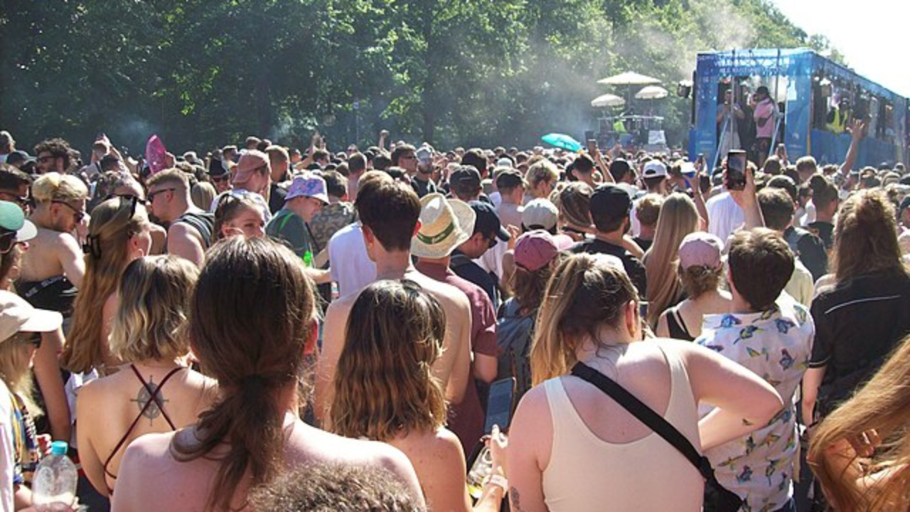 Cantal : fin de rave party à Clavières, plus de 1.200 verbalisations et 50 blessés Cantal : fin de rave party à Clavières, plus de 1.200 verbalisations et 50 blessés