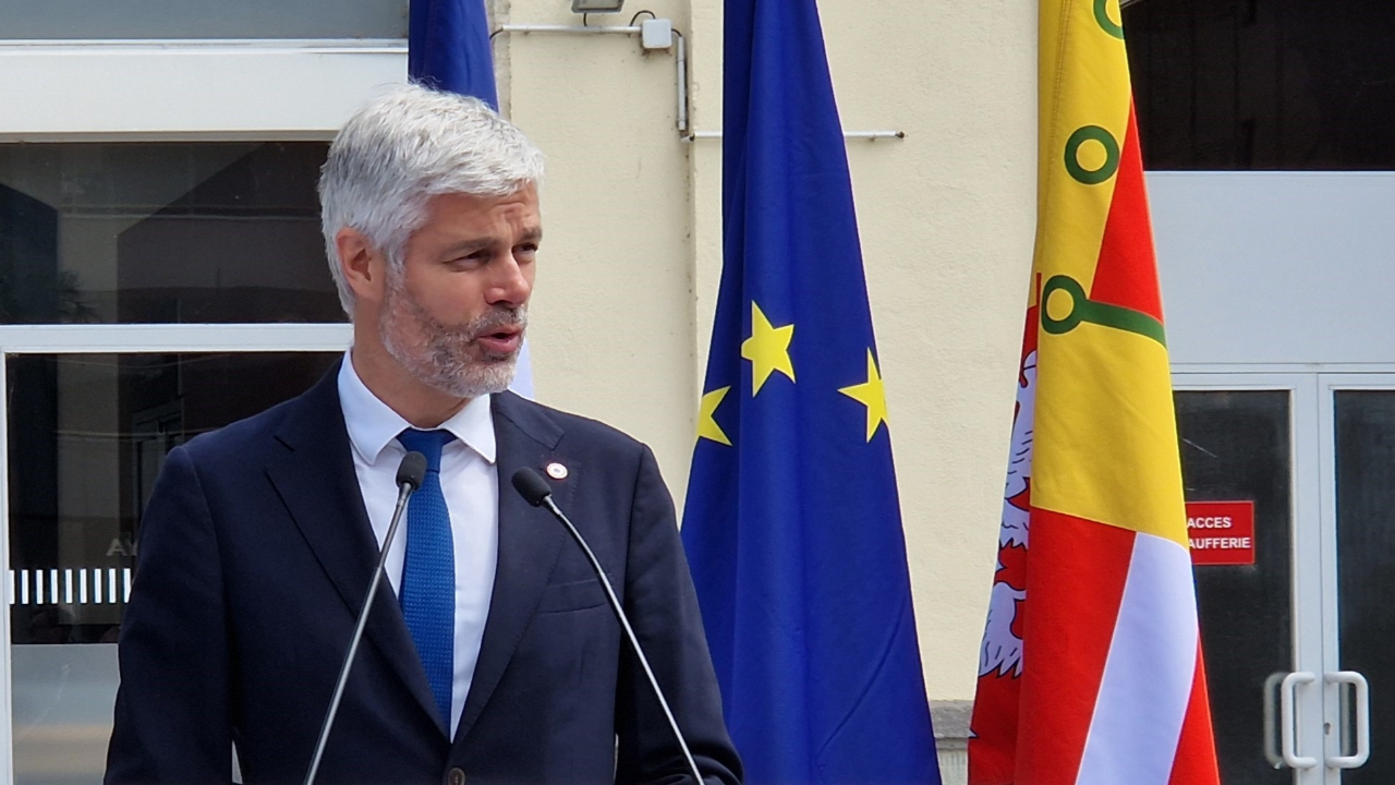 "Ce n'est pas notre mode de vie" : Laurent Wauquiez veut interdire le port du voile aux mineures "Ce n'est pas notre mode de vie" : Laurent Wauquiez veut interdire le port du voile aux mineures