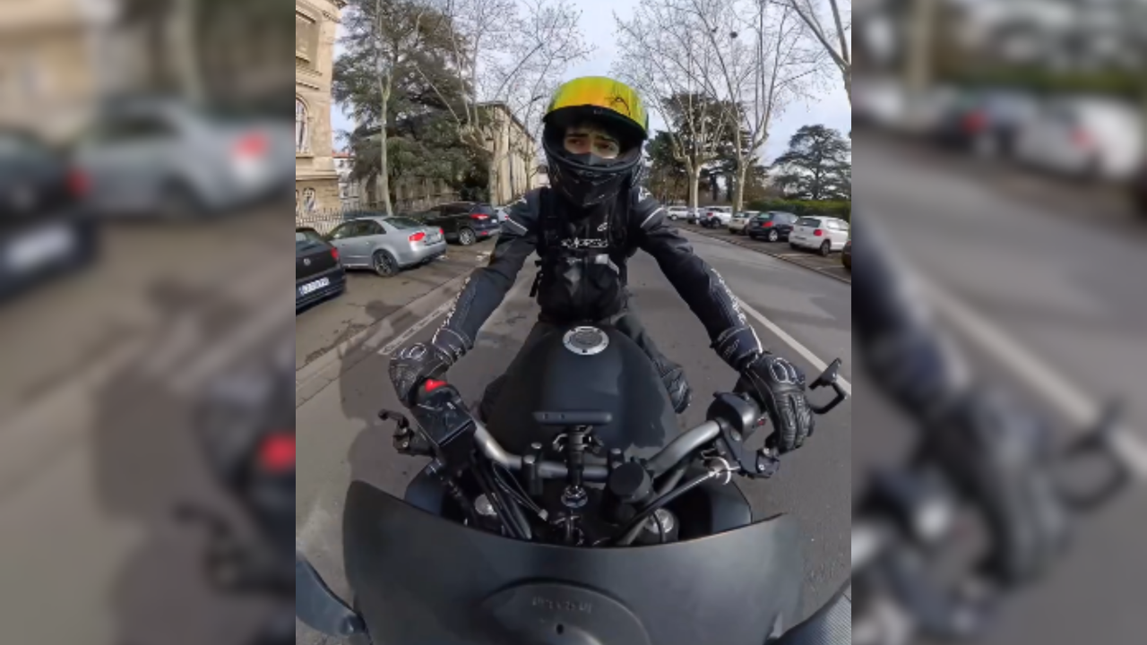 "Clermont-Ferrand, c'est un terrain de cross" : sur Instagram, un motard dénonce avec humour les travaux "Clermont-Ferrand, c'est un terrain de cross" : sur Instagram, un motard dénonce avec humour les travaux