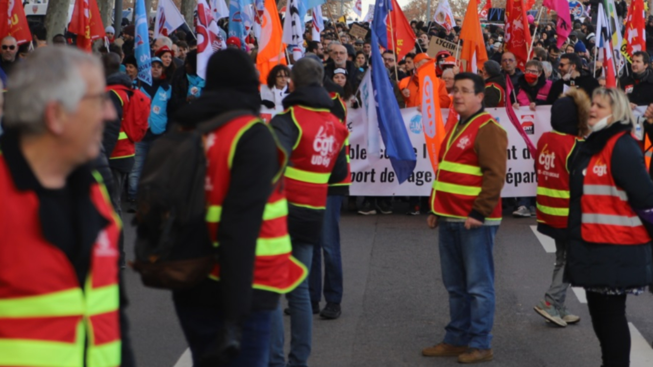 Clermont-Ferrand : environ 2000 participants à la manifestation pour le pouvoir d'achat Clermont-Ferrand : environ 2000 participants à la manifestation pour le pouvoir d'achat