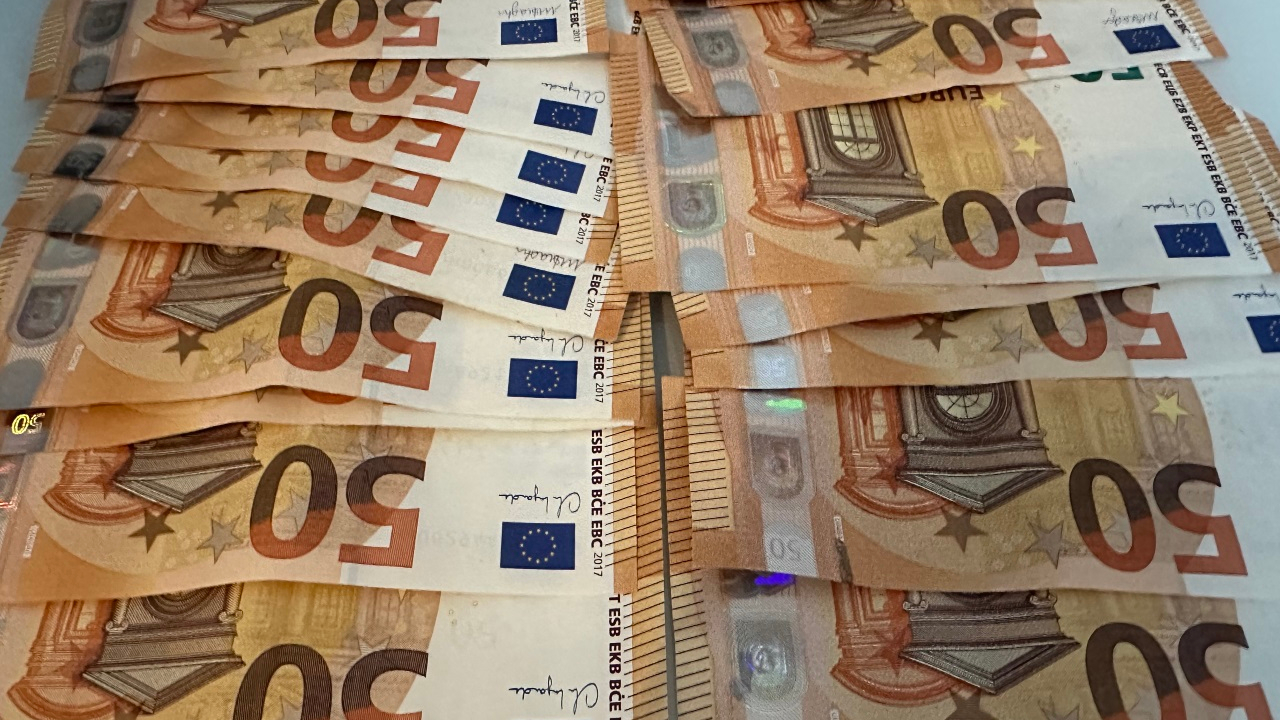 Clermont-Ferrand : plus de 10 000 euros saisis près d’un point de deal à Croix-de-Neyrat Clermont-Ferrand : plus de 10 000 euros saisis près d’un point de deal à Croix-de-Neyrat