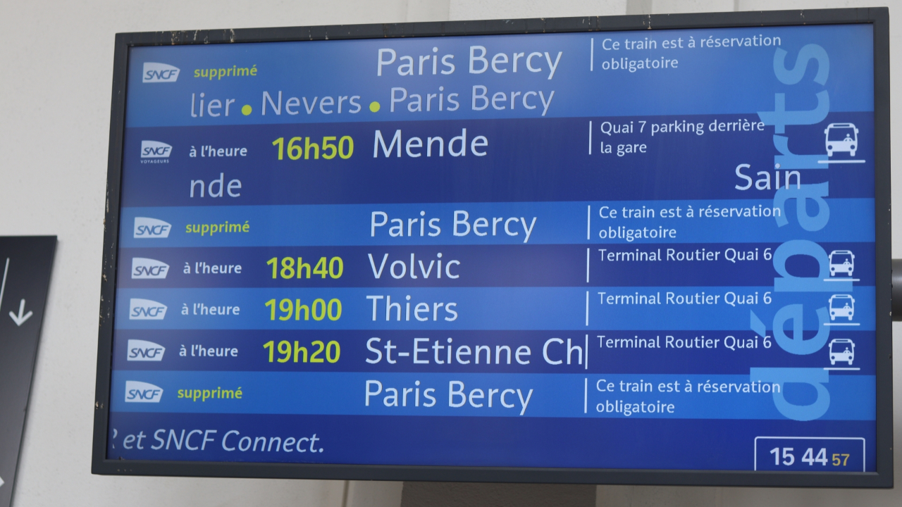 Clermont-Ferrand : plusieurs trains de la SNCF supprimés ce mercredi à cause de la canicule Clermont-Ferrand : plusieurs trains de la SNCF supprimés ce mercredi à cause de la canicule