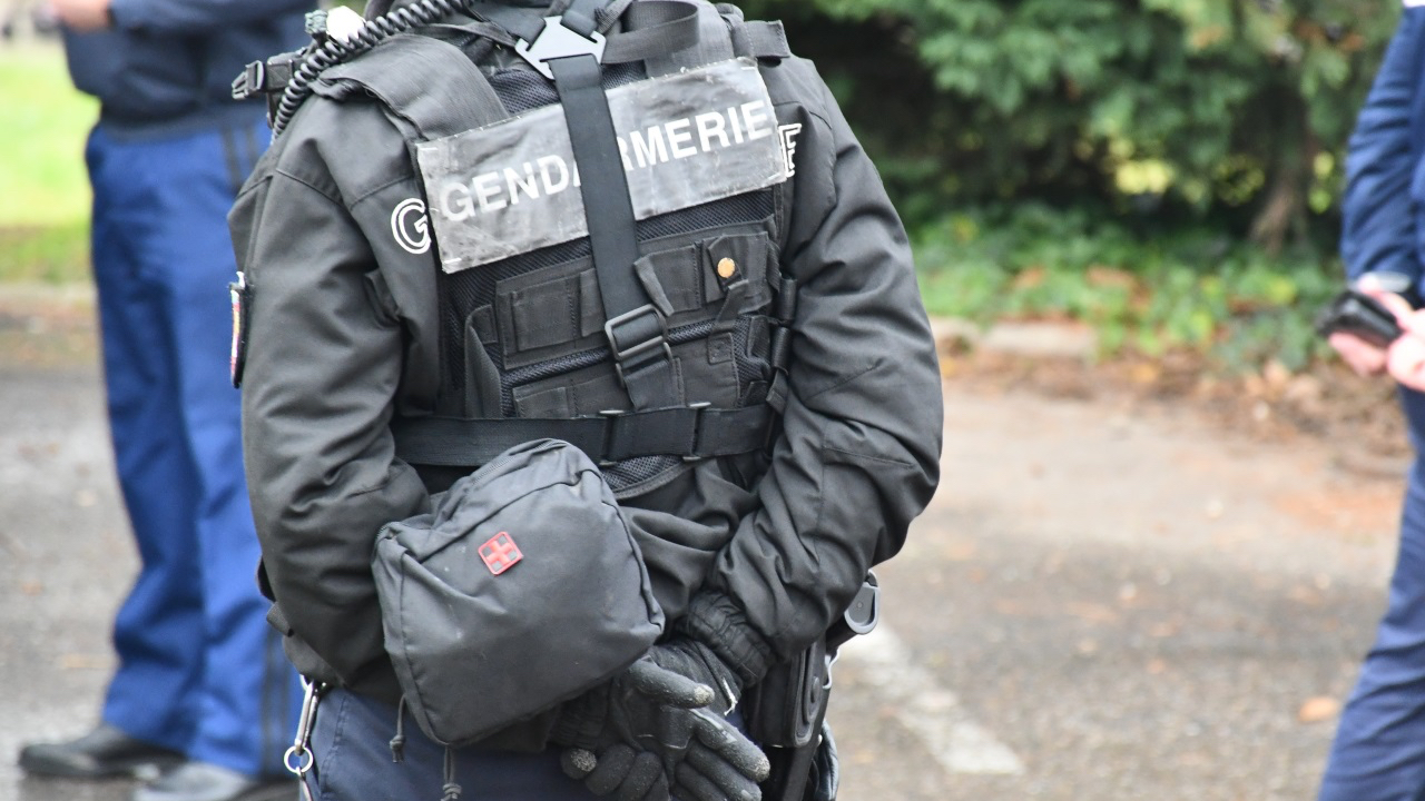 Clermont-Ferrand : un homme de 26 ans meurt après avoir été poignardé, sa compagne en garde à vue Clermont-Ferrand : un homme de 26 ans meurt après avoir été poignardé, sa compagne en garde à vue