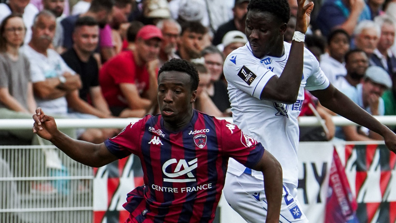 "Contre un club de Ligue 1, on a quand même été capable de proposer des choses intéressantes" : Sébastien Mazeyrat satisfait malgré la défaite de Clermont face à Auxerre "Contre un club de Ligue 1, on a quand même été capable de proposer des choses intéressantes" : Sébastien Mazeyrat satisfait malgré la défaite de Clermont face à Auxerre