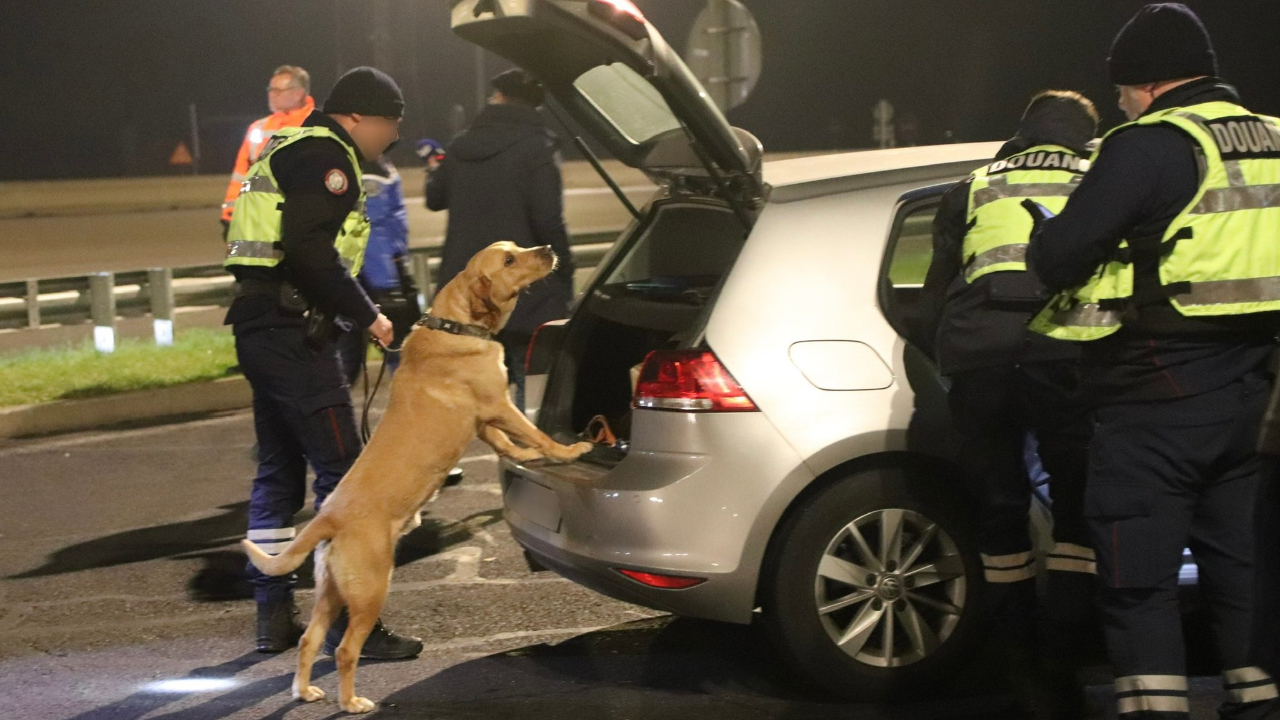 Contrôles renforcés sur l’A71 : 26 infractions relevées lors d’une opération près de Clermont-Ferrand Contrôles renforcés sur l’A71 : 26 infractions relevées lors d’une opération près de Clermont-Ferrand
