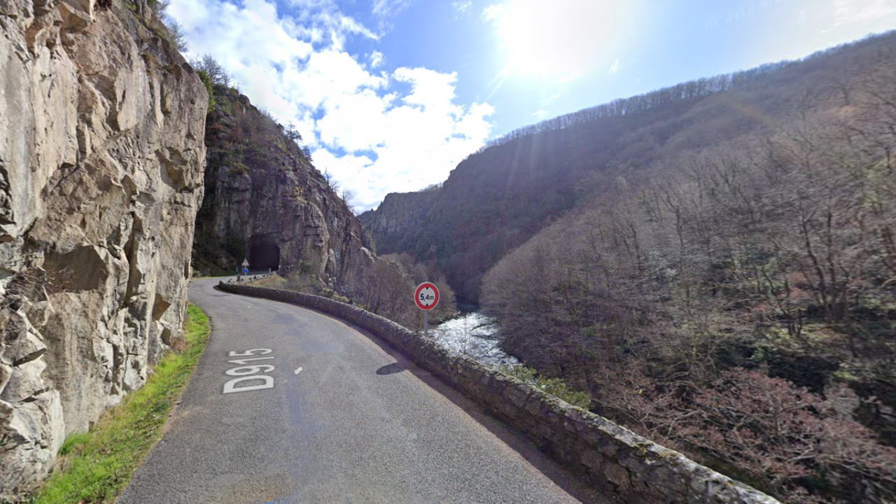Dans l'Allier, deux jeunes Auvergnats meurent dans un accident de la route Dans l'Allier, deux jeunes Auvergnats meurent dans un accident de la route