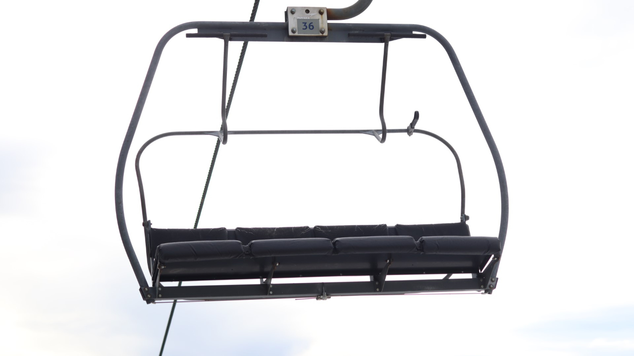 Dans le Massif du Sancy, "une saison chaotique" pour les professionnels du ski Dans le Massif du Sancy, "une saison chaotique" pour les professionnels du ski