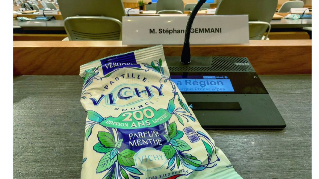 Des pastilles Vichy distribu&eacute;s aux &eacute;lus de la R&eacute;gion Auvergne-Rh&ocirc;ne-Alpes : un conseiller d&eacute;rape