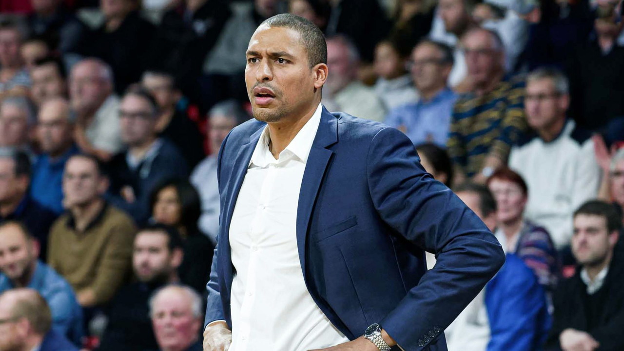 Dounia Issa reprendra les rênes de la JAV pour la saison prochaine Dounia Issa reprendra les rênes de la JAV pour la saison prochaine