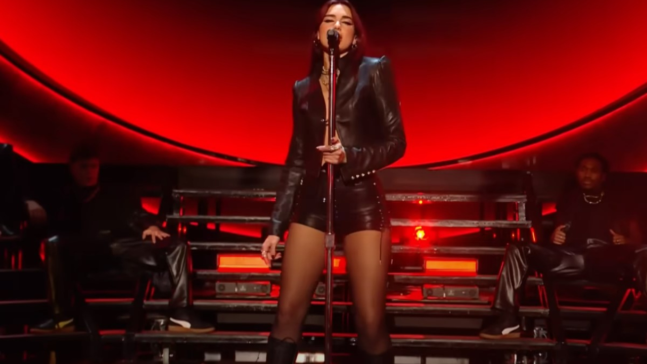 Dua Lipa afffole la Toile avec sa performance aux BRIT Awards