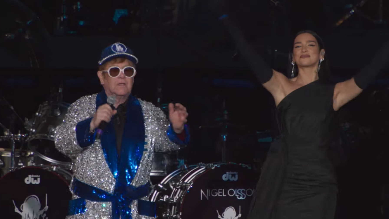 Dua Lipa rejoint Elton John sur scène pour interpréter  "Cold Heart" (vidéo)