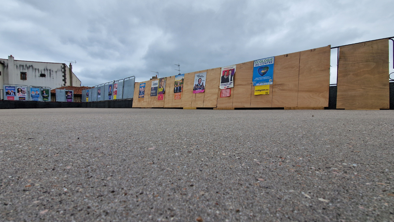 Dans les petites communes du Puy-de-Dôme, le casse-tête des 38 panneaux électoraux... qui restent vide