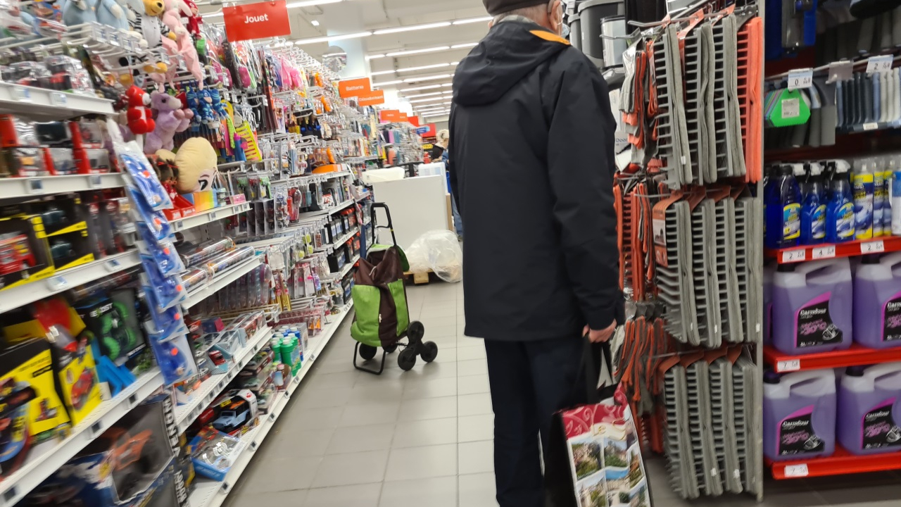 Elle dévalise des supérettes et attaque les employés : une femme condamnée après une série d’agressions à Clermont-Ferrand Elle dévalise des supérettes et attaque les employés : une femme condamnée après une série d’agressions à Clermont-Ferrand