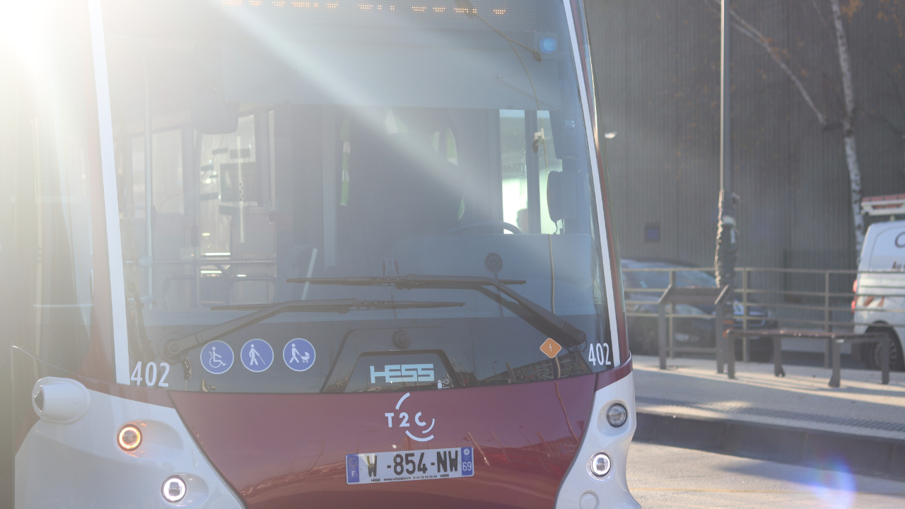 Face à la canicule, la T2C réduit la fréquence du tram et des bus Face à la canicule, la T2C réduit la fréquence du tram et des bus