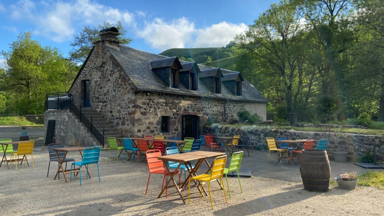 Guide Michelin 2024 : trois restaurants auvergnats récompensés pour leur rapport qualité-prix Guide Michelin 2024 : trois restaurants auvergnats récompensés pour leur rapport qualité-prix