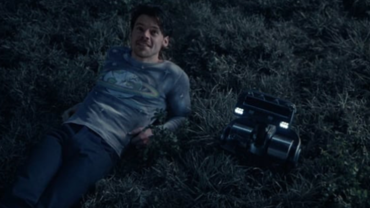 Harry Styles : Un robot aspirateur devient la star de son clip "Satellite" Harry Styles : Un robot aspirateur devient la star de son clip "Satellite"