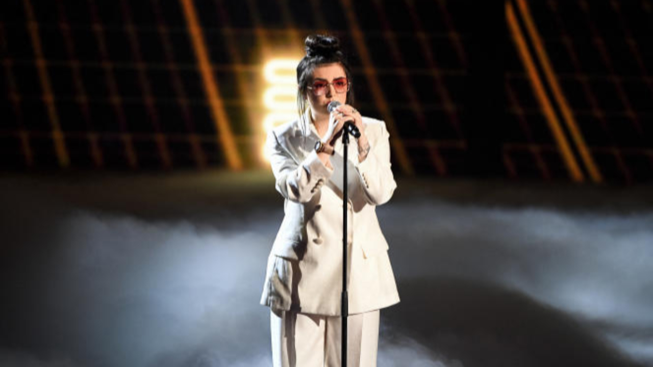 Hoshi : le cyberharcèlement, son enfer, elle témoigne Hoshi : le cyberharcèlement, son enfer, elle témoigne