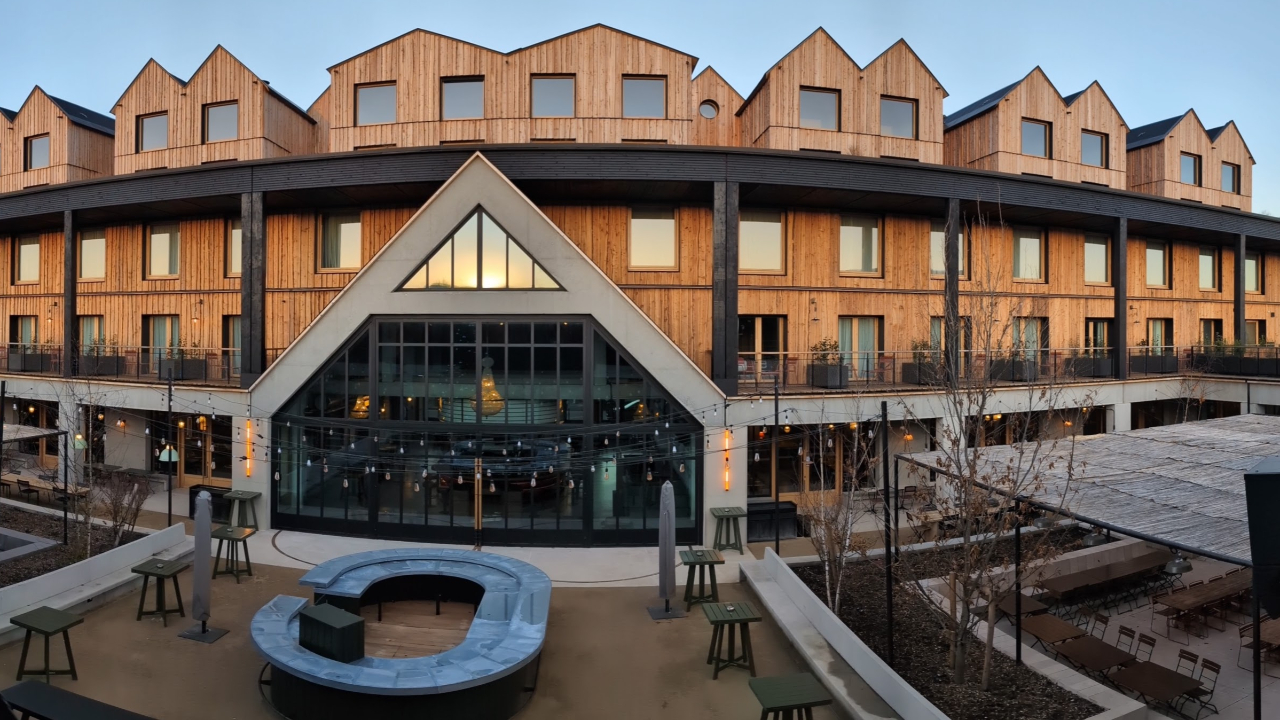 Hôtel 4 étoiles, bouillon et DJ set... On a visité Le Grand Mess qui vient d'ouvrir à Clermont-Ferrand Hôtel 4 étoiles, bouillon et DJ set... On a visité Le Grand Mess qui vient d'ouvrir à Clermont-Ferrand