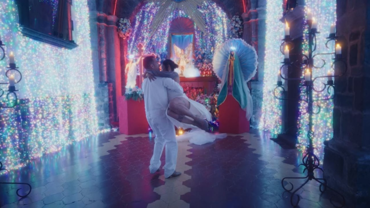 Indochine illustre "L’Amour Fou" avec un clip d’une grande beauté Indochine illustre "L’Amour Fou" avec un clip d’une grande beauté