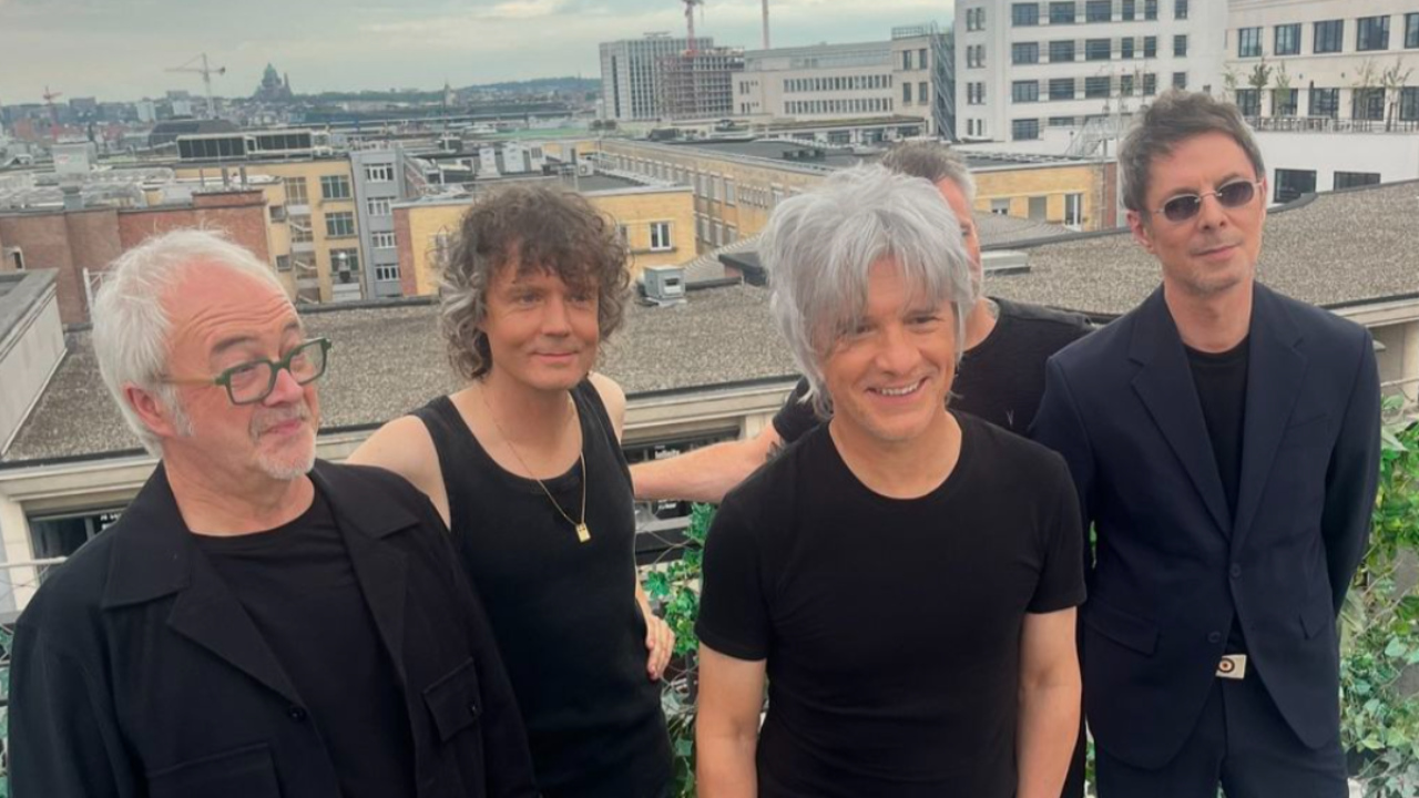 Indochine règle ses comptes avec Poutine et Trump sur scène : "Qu’ils aillent se faire fo*tre" Indochine règle ses comptes avec Poutine et Trump sur scène : "Qu’ils aillent se faire fo*tre"