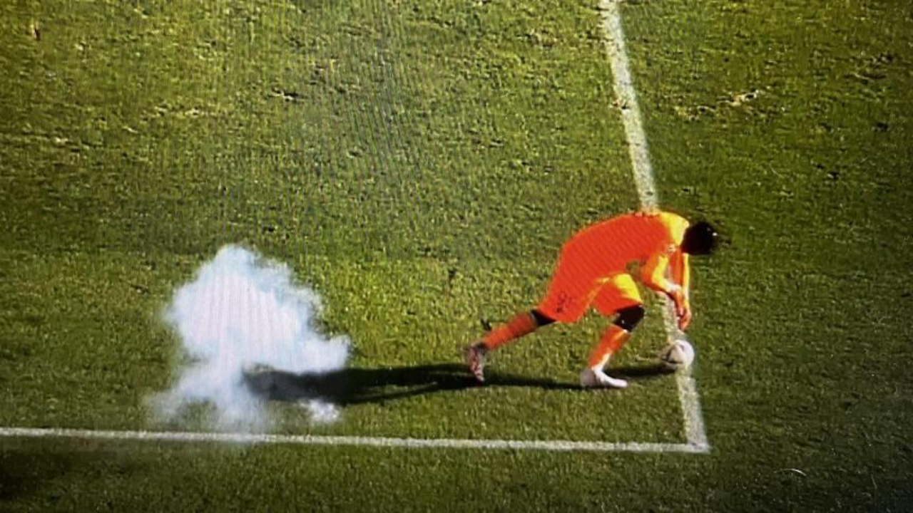 Jet de pétard lors de Montpellier-Clermont : le match sera rejoué à huis-clos Jet de pétard lors de Montpellier-Clermont : le match sera rejoué à huis-clos