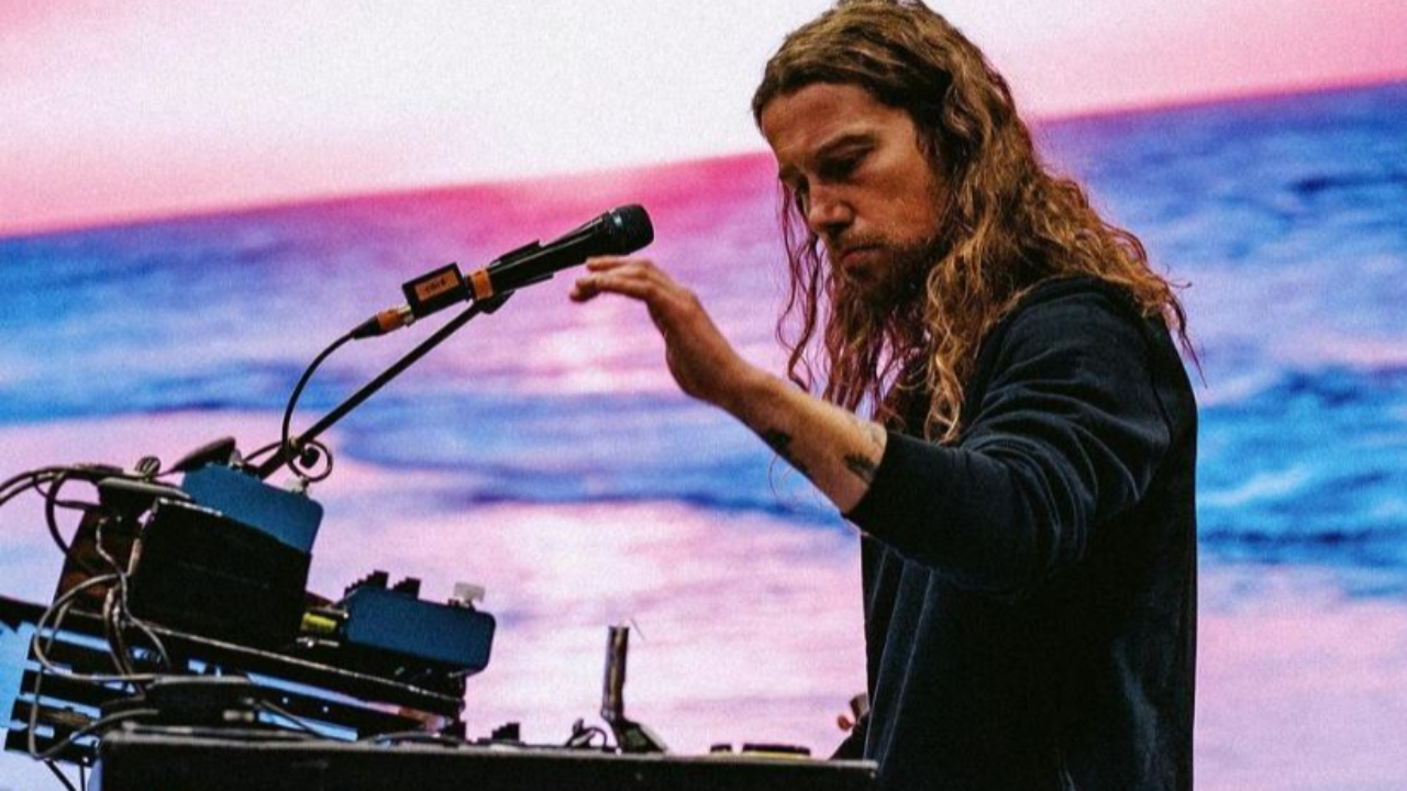 Julien Doré : tendres confidences à propos de sa grand-mère Julien Doré : tendres confidences à propos de sa grand-mère