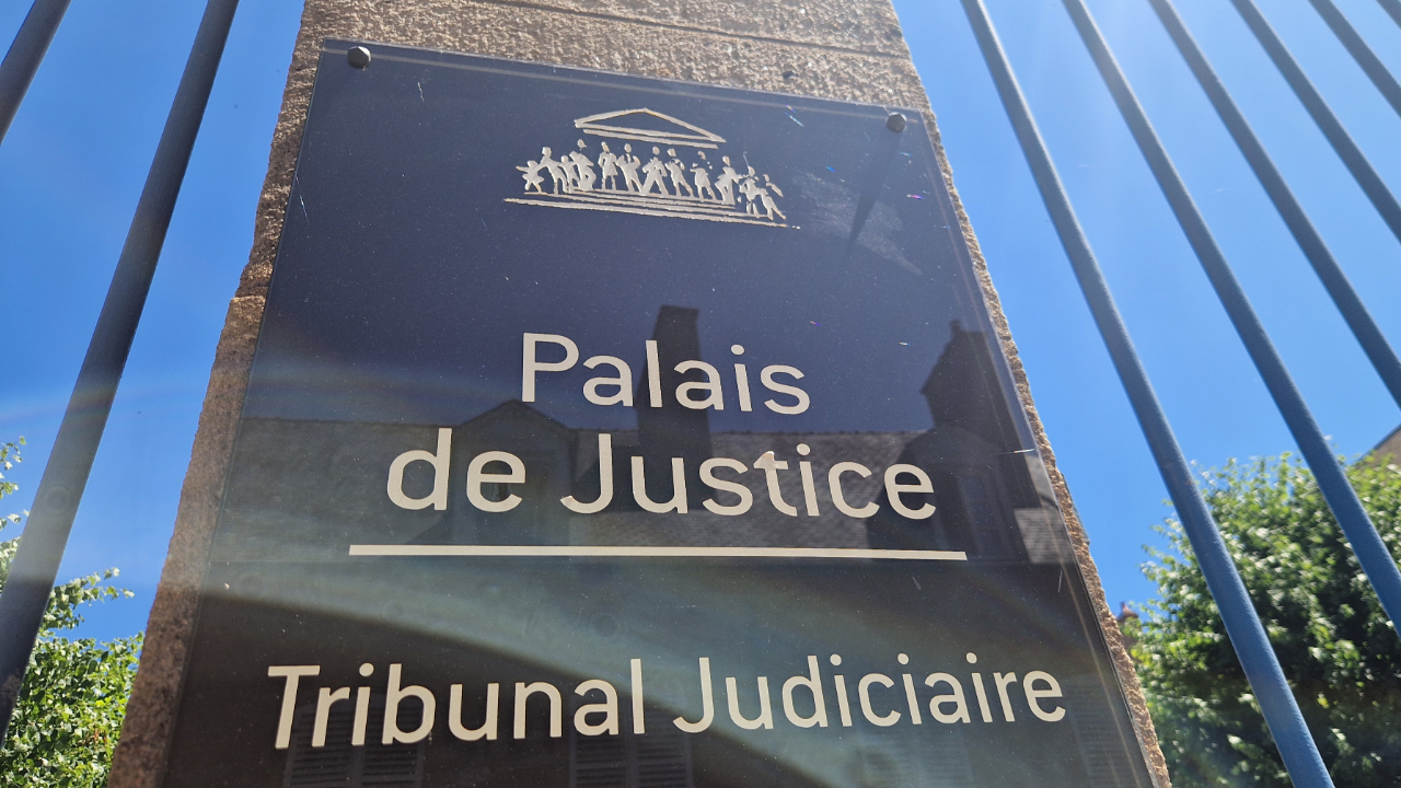 Le Département du Puy-de-Dôme et l'État mis en cause après le suicide de Lily, 15 ans, à Aubière Le Département du Puy-de-Dôme et l'État mis en cause après le suicide de Lily, 15 ans, à Aubière