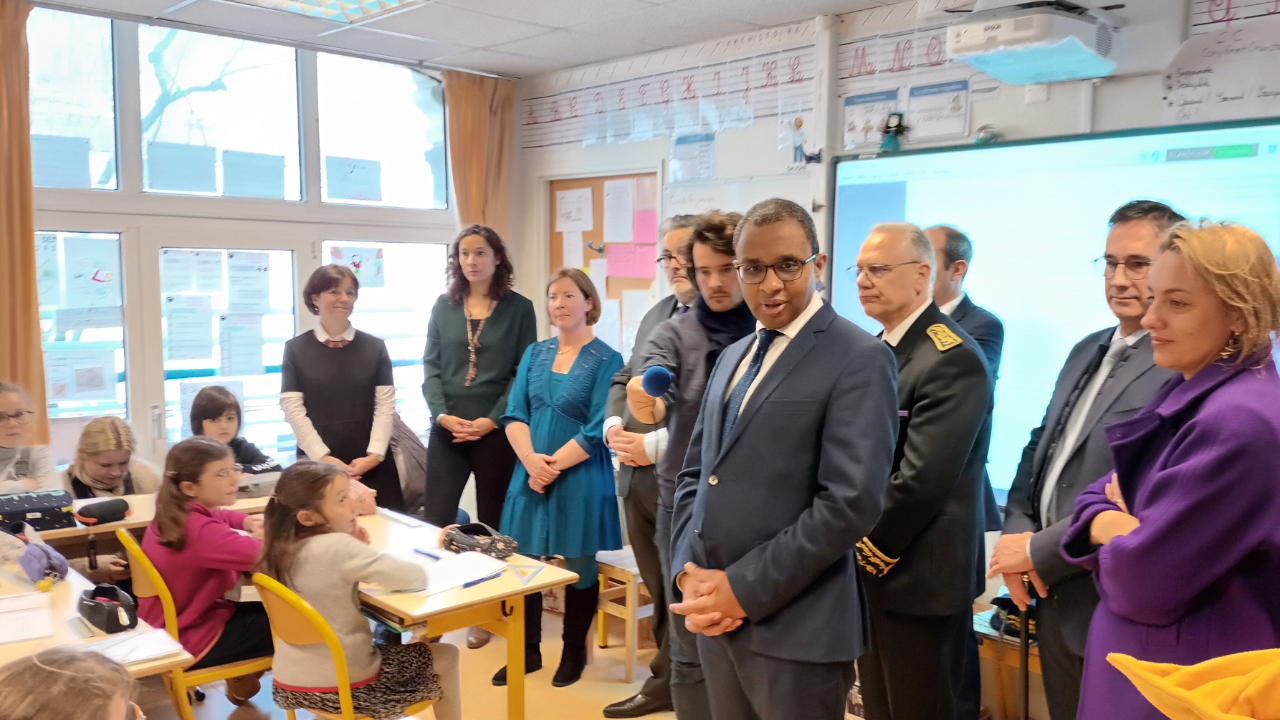 Le ministre de l'Education Pap N'Diaye dans le Puy-de-Dôme pour défendre ses mesures Le ministre de l'Education Pap N'Diaye dans le Puy-de-Dôme pour défendre ses mesures