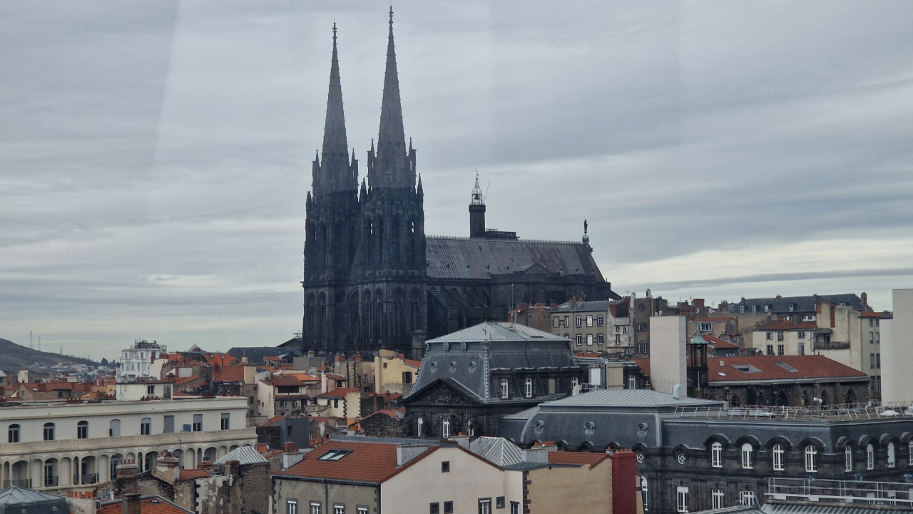 Le recteur de la cathédrale de Clermont-Ferrand accusé de "comportements inappropriés"